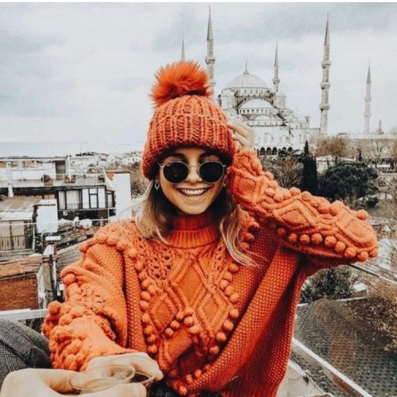 SWEATER WEATHER MYSTERY BOX - Picture 6 of 8